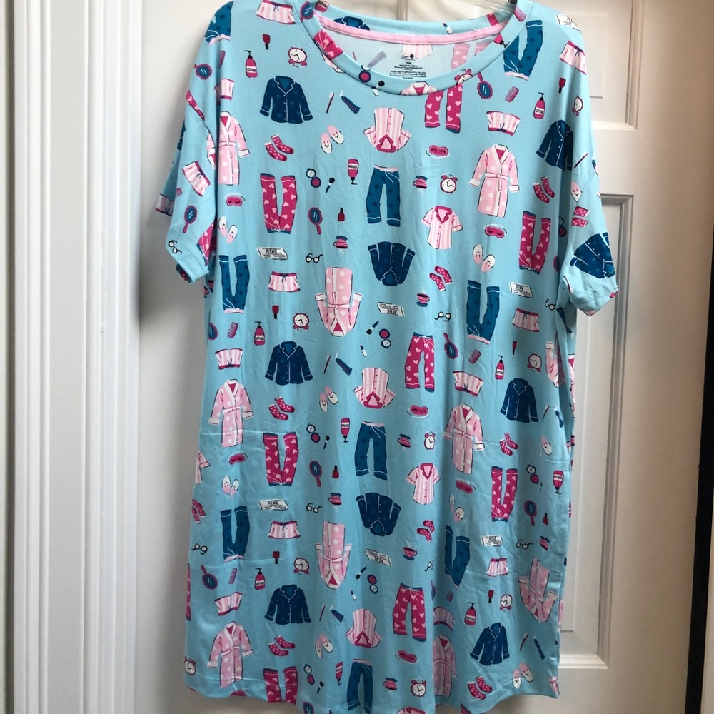 Print night shirt so soft size S-M. NWOT